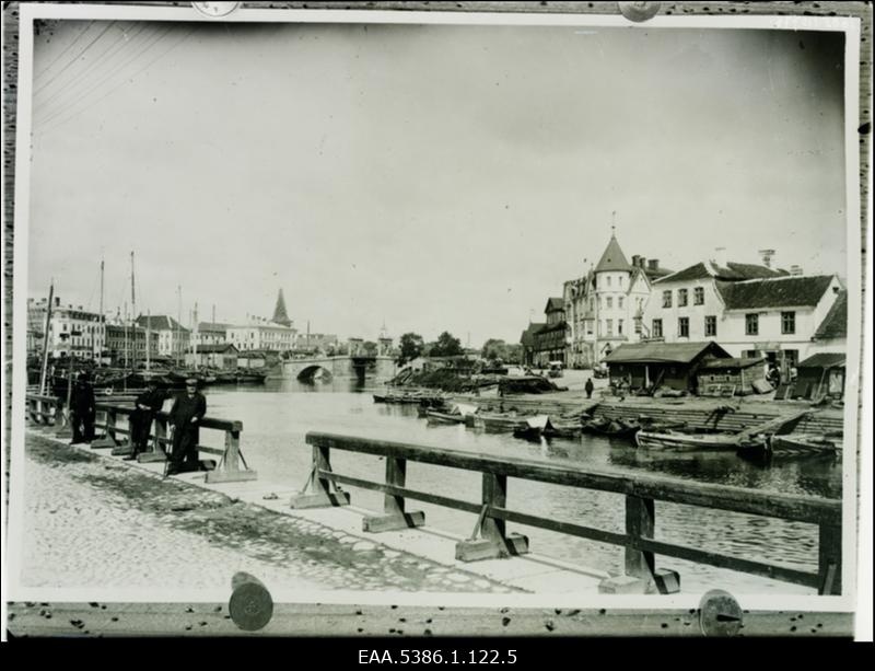 Vaade Emajõe lõunakaldalt Holmi tänava suunas aastal 1912, repro