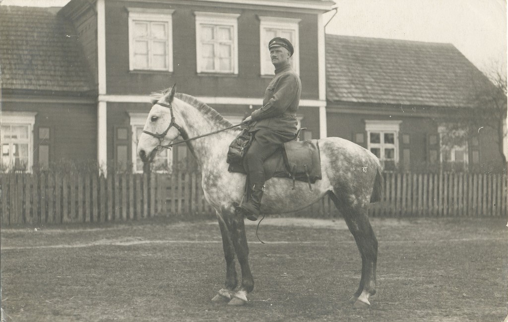 Leopold Tõnson hobusel Vabadussõja päevil