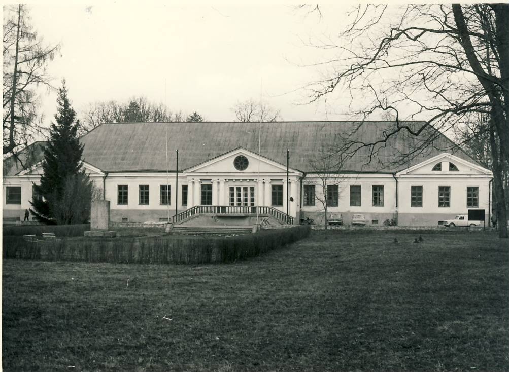 Uhtna mõisahoone