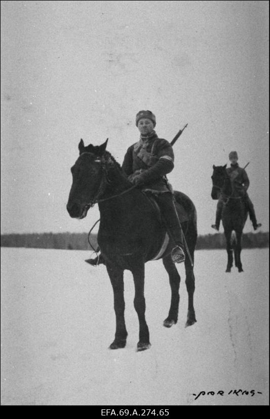 Soomusrong nr. 1 Kapten Irv ja meeskond. Lahingud Lehtse, Tapa, Jäneda, Tartu, Pritsu ja Puka all. Vangivõetud venelased Tapal. Valga ja Petseri vallutamine. Lahingud Irboska all. Pealetung Pihkvale. Dessant Riia peale. Riia peale pommitamist.