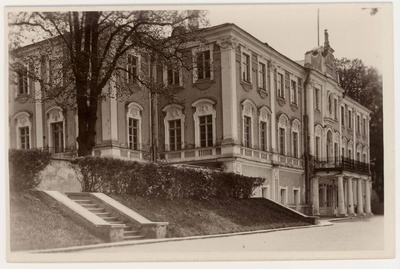 Kadrioru Castle Main Fassade at the beginning of the 20th century. View N. Niccolo Michetti (Gaetano Chiaveri, Antonio Alimari, Mihhail Zemtsov architect from 1724) 1718-1725  duplicate photo