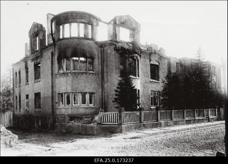 Vaade majale Tiigi ja Õpetaja tänava nurgal.