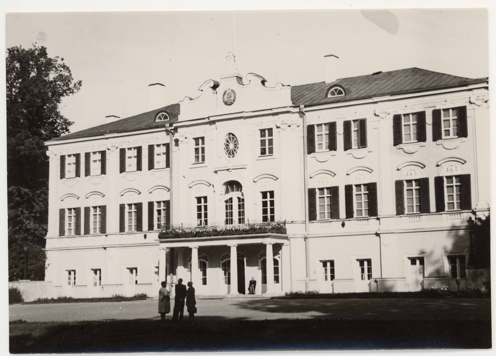 Kadrioru Castle Main Fassade. View W. Niccolo Michetti (Gaetano Chiaveri, Antonio Alimari, Mihhail Zemtsov architect from 1724) 1718-1725