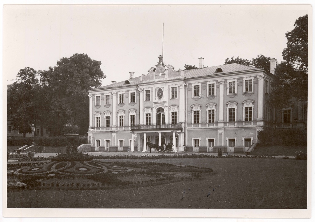 Kadrioru Castle Main Fassade at the beginning of the 20th century. View W. Niccolo Michetti (Gaetano Chiaveri, Antonio Alimari, Mihhail Zemtsov architect from 1724) 1718-1725