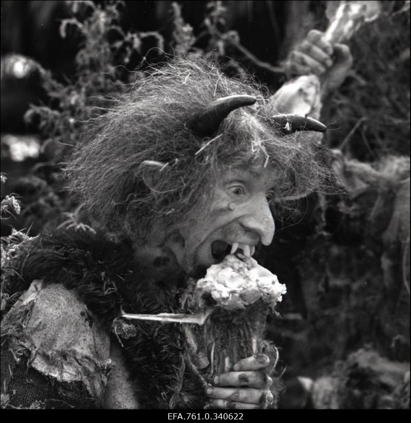 Stuudio "Tallinnfilm" muusikaline lastefilm "Nukitsamees". Tölpa rollis Urmas Kibuspuu.