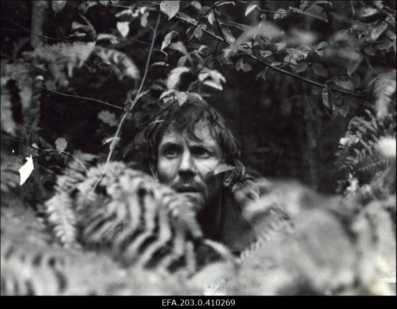 Stseen Tallinnfilmi mängufilmist "Tuulte pesa". Eval Aavik Võõra osas.