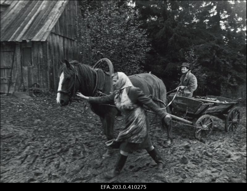 Stseen Tallinnfilmi mängufilmist "Tuulte pesa". Velli Taar Roosi osatäitjana ja Rudolf Allabert Jüri Piiri rollis.