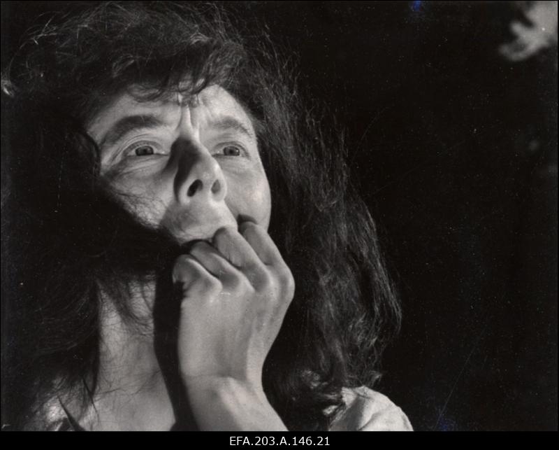 Näitleja Leida Rammo Lisette osas filmistuudio Tallinnfilm mängufilmis Põrgupõhja uus Vanapagan.