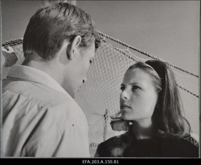 Kaader filmistuudio Tallinnfilm mängufilmist Tütarlaps mustas, vasakult: Tanel - Jozas Budraitis, Saale - Gerlinda Koppelman.  duplicate photo