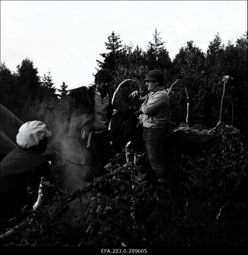 Tallinnfilmi mängufilm "Karikakramäng: Tätoveering". Filmivõtted. Mustlase osas Aleksandr Habalov, režissöör Peeter Simm.