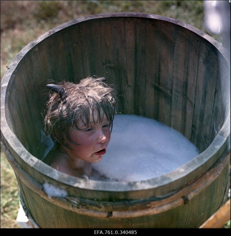 Stuudio "Tallinnfilm" muusikaline lastefilm "Nukitsamees".
Nukitsamehena Egert Soll.