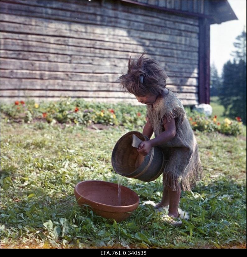 Stuudio "Tallinnfilm" muusikaline lastefilm "Nukitsamees". Nukitsamehe rollis Egert Soll.