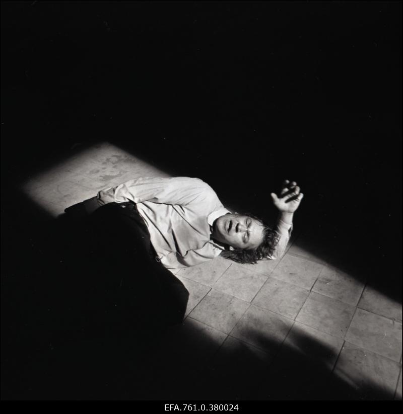 Stseen filmist "Metskannikesed". Reinu rollis Tõnu Kark