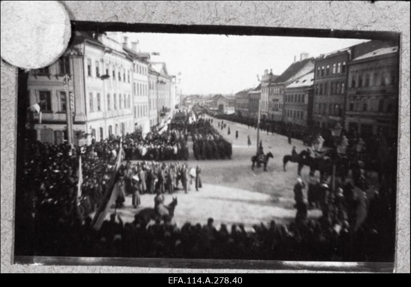 Vabadussõja I osa. 2. Jalaväediviisi sõjategevus Pihkva all. Sõjavangid Viljandis. Langenute matused Viljandis, Tartus, Võrus. Tartu kooliõpilaste rood. Soomusrong nr.1. Taani vabatahtlike rood. Telegraafi ja raadio side.