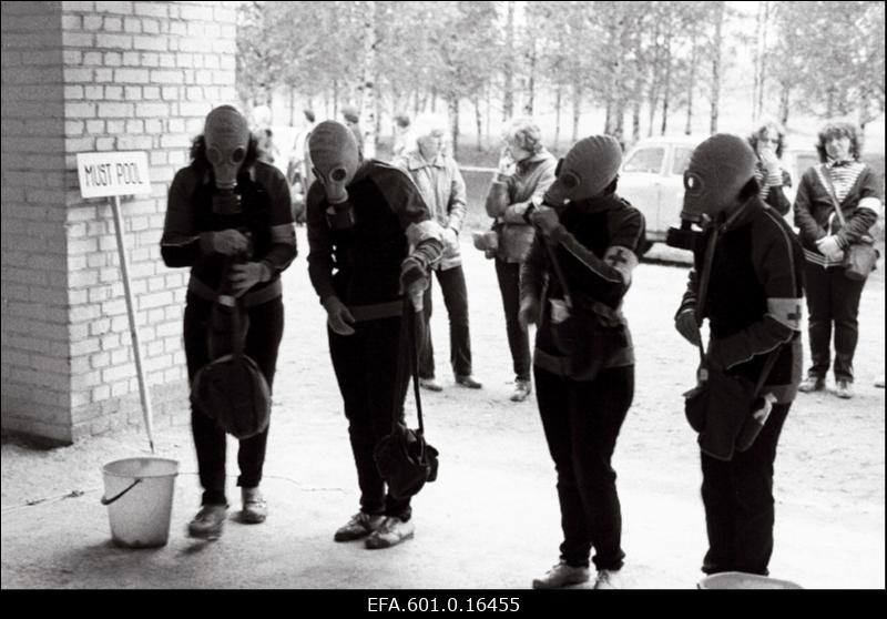 San. salgad Tähtvere lauluväljakul.