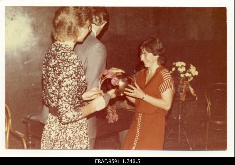 EÜE-83. EÜE 20. aastapäeva pidulik lõpetamine Vanemuise teatris Tartus I