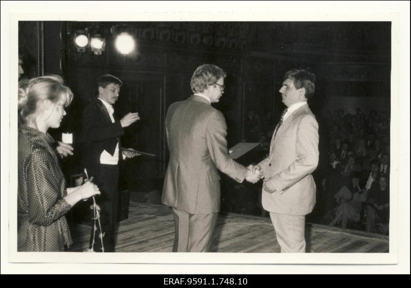 EÜE-83. EÜE 20. aastapäeva pidulik lõpetamine Vanemuise teatris Tartus I