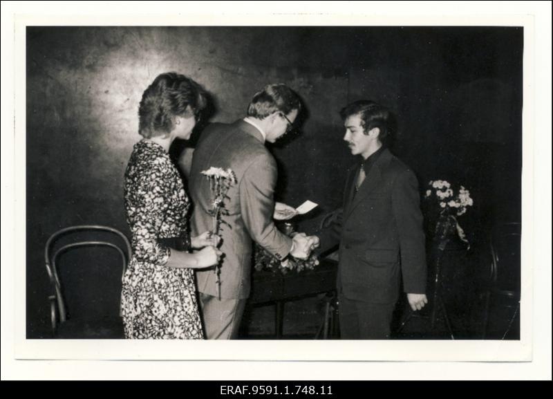 EÜE-83. EÜE 20. aastapäeva pidulik lõpetamine Vanemuise teatris Tartus I