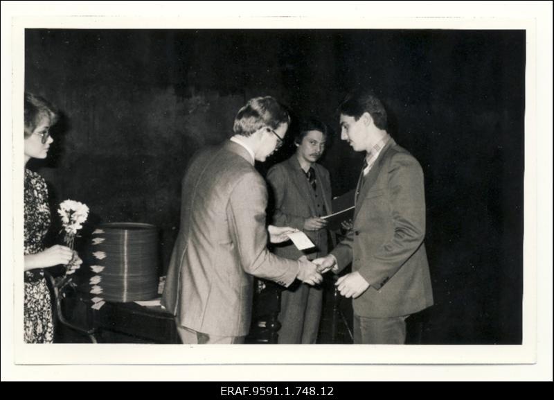 EÜE-83. EÜE 20. aastapäeva pidulik lõpetamine Vanemuise teatris Tartus I