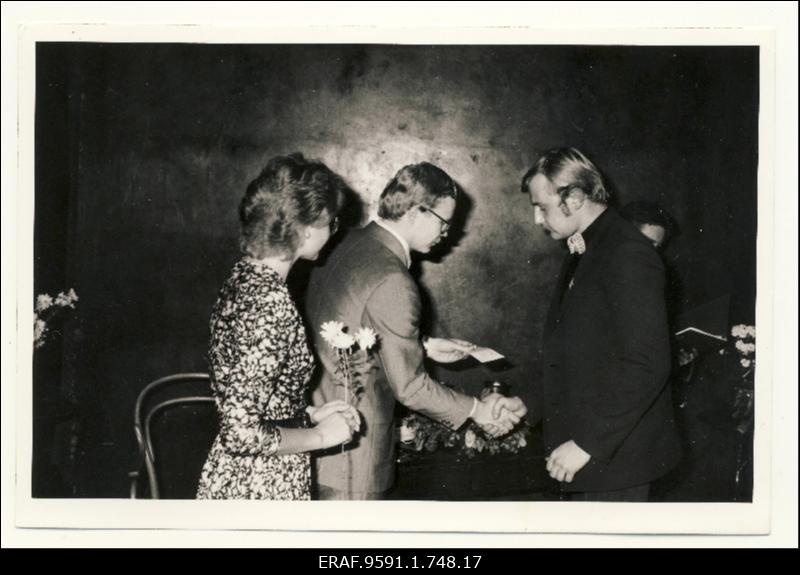 EÜE-83. EÜE 20. aastapäeva pidulik lõpetamine Vanemuise teatris Tartus I