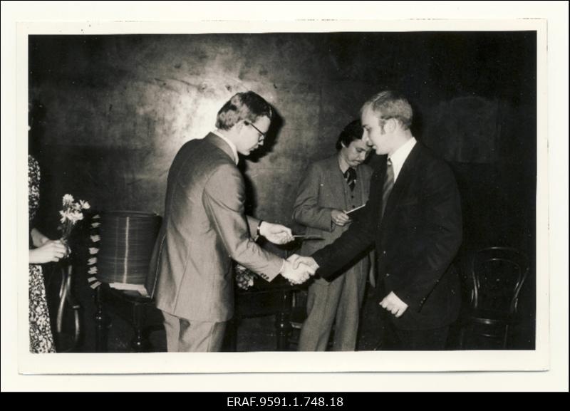 EÜE-83. EÜE 20. aastapäeva pidulik lõpetamine Vanemuise teatris Tartus I