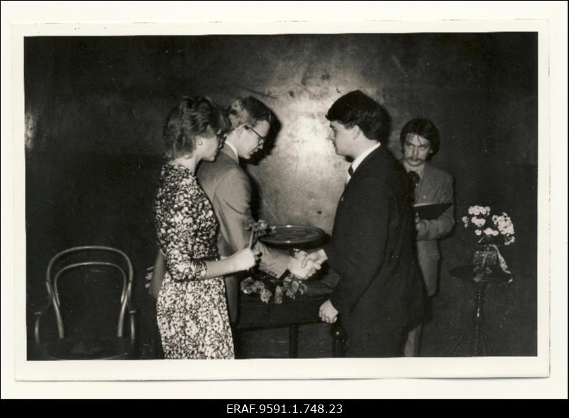 EÜE-83. EÜE 20. aastapäeva pidulik lõpetamine Vanemuise teatris Tartus I