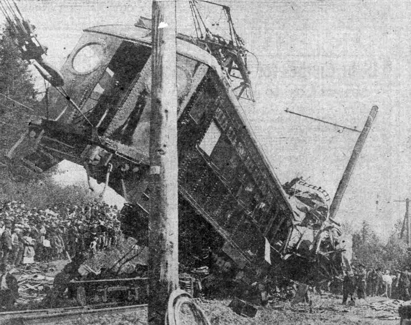 1920 Portland, Oregon train wreck - Wreckage of the 1920 Mothers Day (May 9) interurban train accident in Portland, Oregon, which resulted in the deaths of eight people.