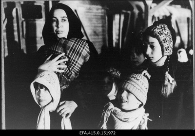 Kaader Tallinnfilmi mängufilmist "Äratus". Pereema Salme Peterson - Anne Paluver.  similar photo