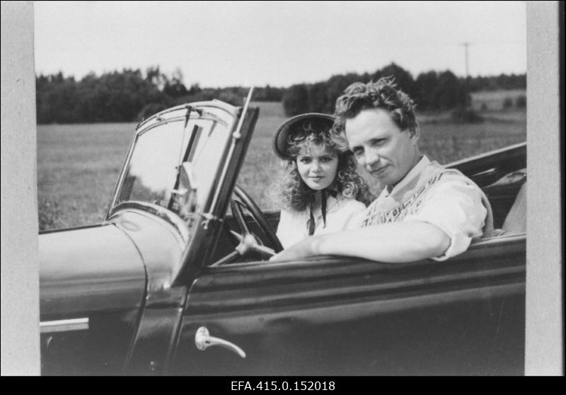 Kaader Tallinnfilmi mängufilmist Inimene, keda polnud. Imbi - Katri Horma ja Hans - Tõnu Raadik.