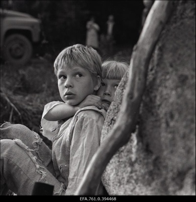 Stuudio "Tallinnfilm" muusikaline lastefilm "Nukitsamees" filmivõtted. 
Kusti rollis Ülari Kirsipuu ja Iti rollis Anna-Liisa Kurve.  similar photo