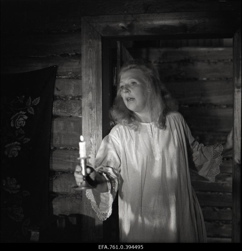 Stuudio "Tallinnfilm" muusikaline lastefilm "Nukitsamees" filmivõtted. 
Ema - Ines Aru.