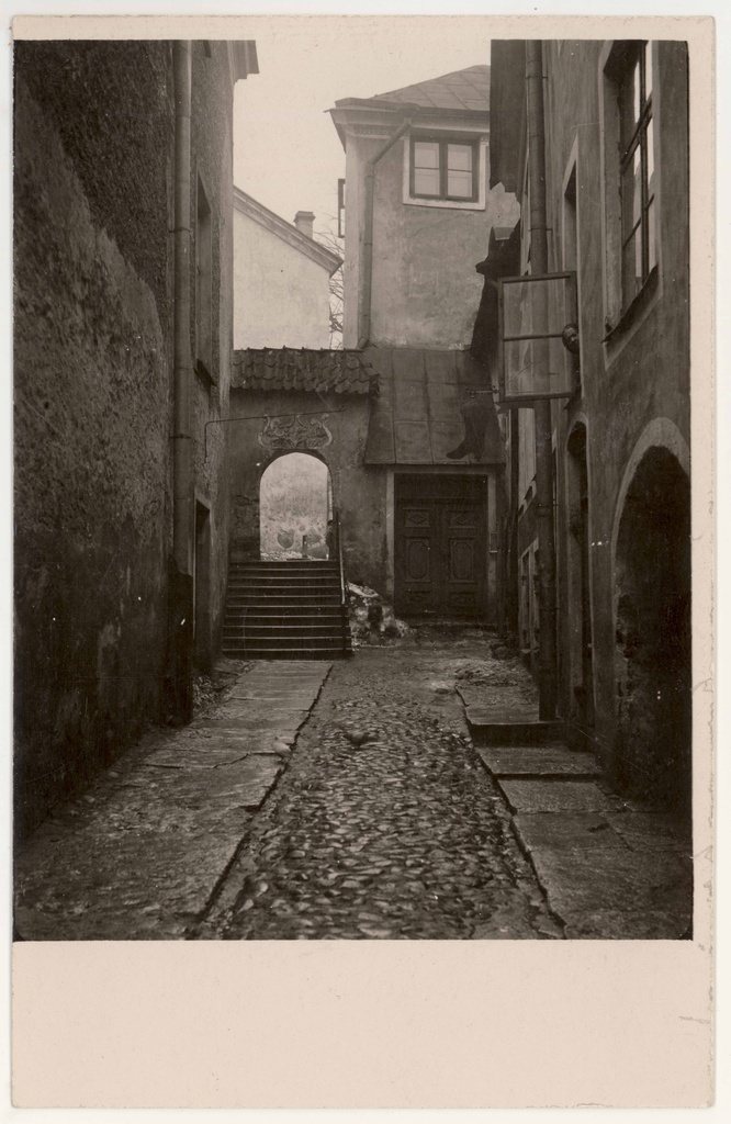 Step Street (Nõelasilm) between Harju Street and Niguliste Church. View O-