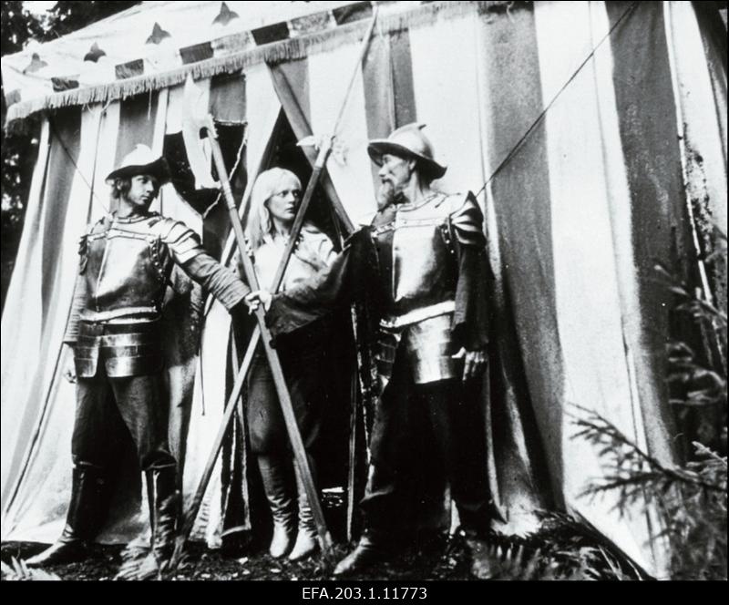 Stseen Tallinnfilmi mängufilmist "Viimne reliikvia". Agnest (Ingrida Andrina) hoitakse vangistuses.