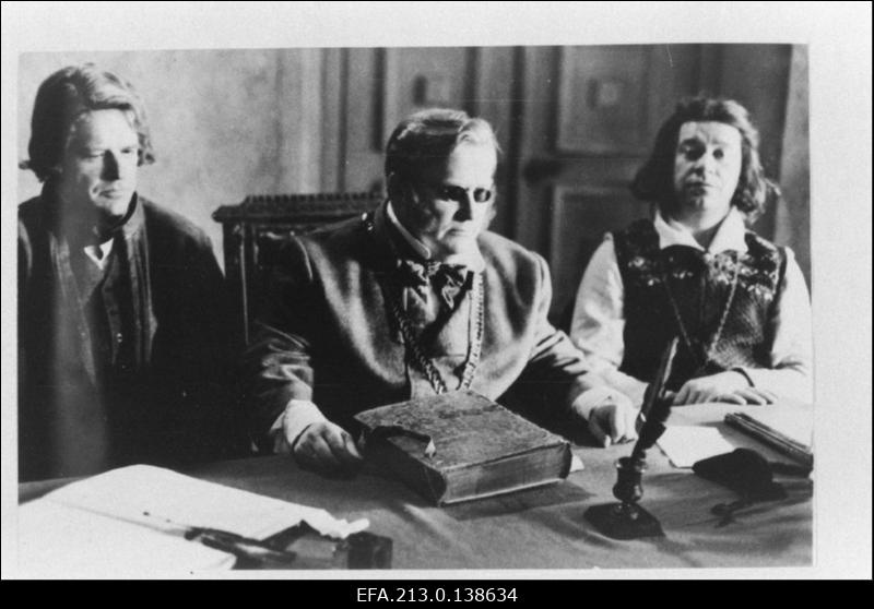 Kaader filmistuudio Tallinnfilm mängufilmist Puud olid, puud olid hellad velled. Osades (vasakult) Evald Hermaküla, Tõnu Aav, Tõnu Kark.
