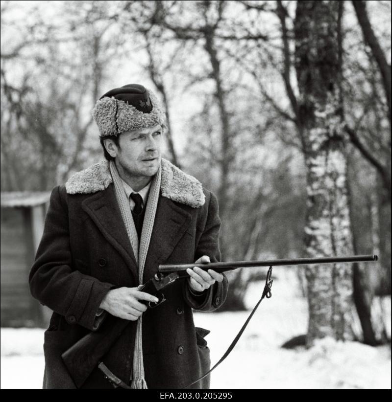 Tallinnfilmi mängufilm "Karikakramäng: Salakütt". Roberti osas Rudolf Allabert.