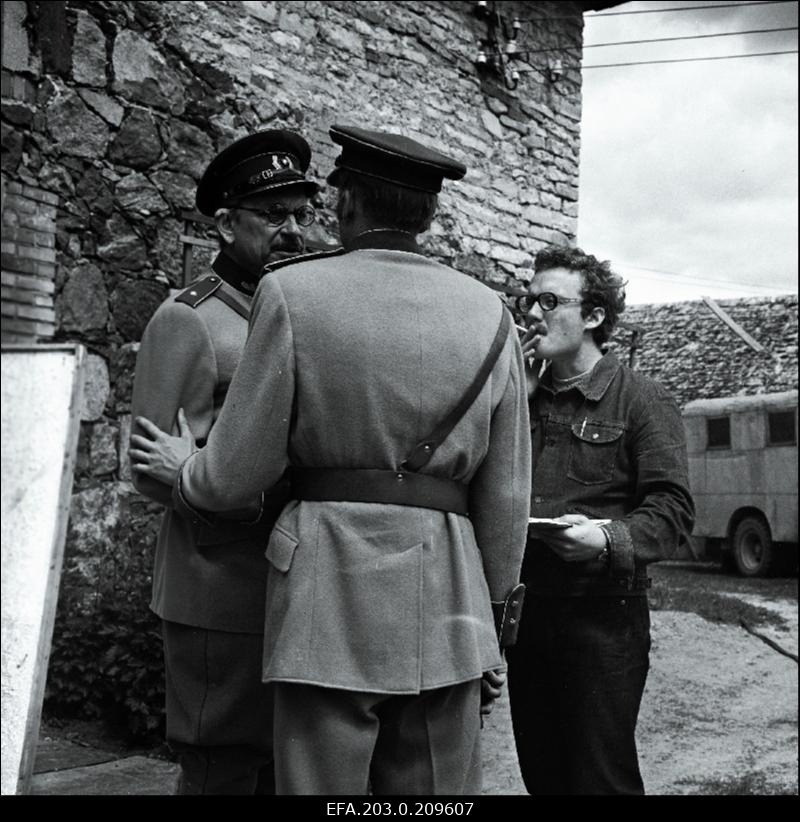 Tallinnfilmi mängufilm "Karikakramäng: Tätoveering". Filmivõtted. Konstaabli osas Karl Kalkun, kordniku osas Rein Laasmaa, režissöör Peeter Simm.