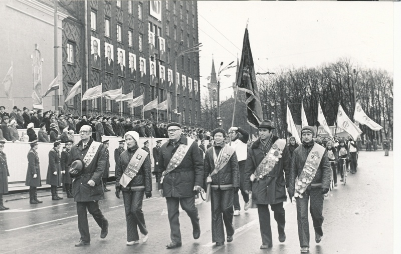 Suure Sotsialistliku Oktoobrirevolutsiooni 60. aastapäevale pühendatud paraad