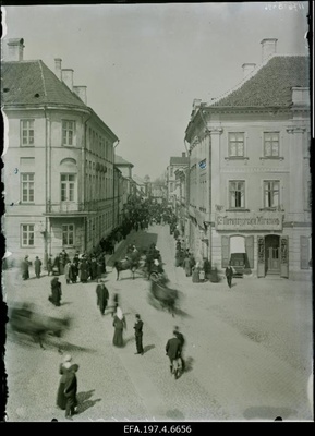 Rüütli tänav. Vasakul postkontor.  similar photo