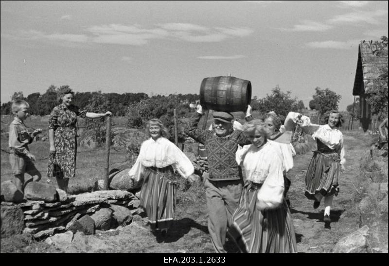 Kaader filmistuudio Tallinnfilm mängufilmist Veealused karid.