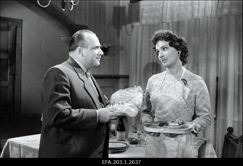 Kaader filmistuudio Tallinnfilm mängufilmist Veealused karid, (vasakul) Olev Tinn, Lia Laats (Liidia).