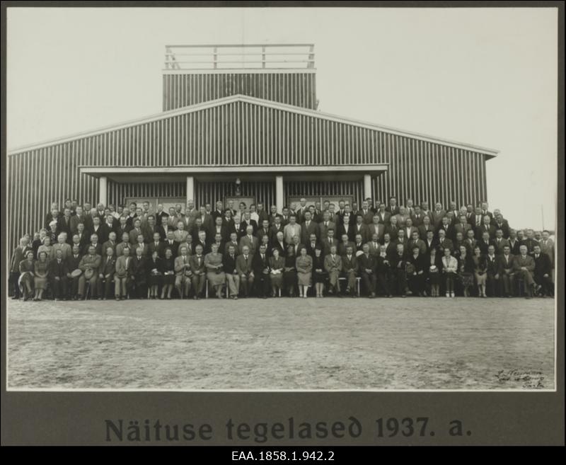 Tartu Eesti Põllumeeste Seltsi Tartu näitusega seotud inimeste grupifoto