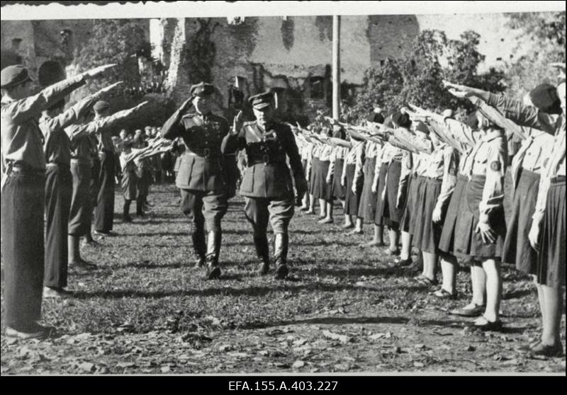 Noorte Kotkaste Lääne Malev. Laagrid Paliveres, Elvas, Pirital, Sillapääl jm. Haapsalu, Palivere, Risti, Veltsa, Peru, Lihula jt. rühmade tegevusest.