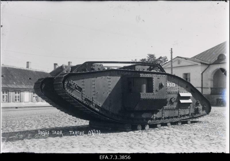 Inglismaalt saadetud tank Tartus Eesti Vabadussõja ajal.