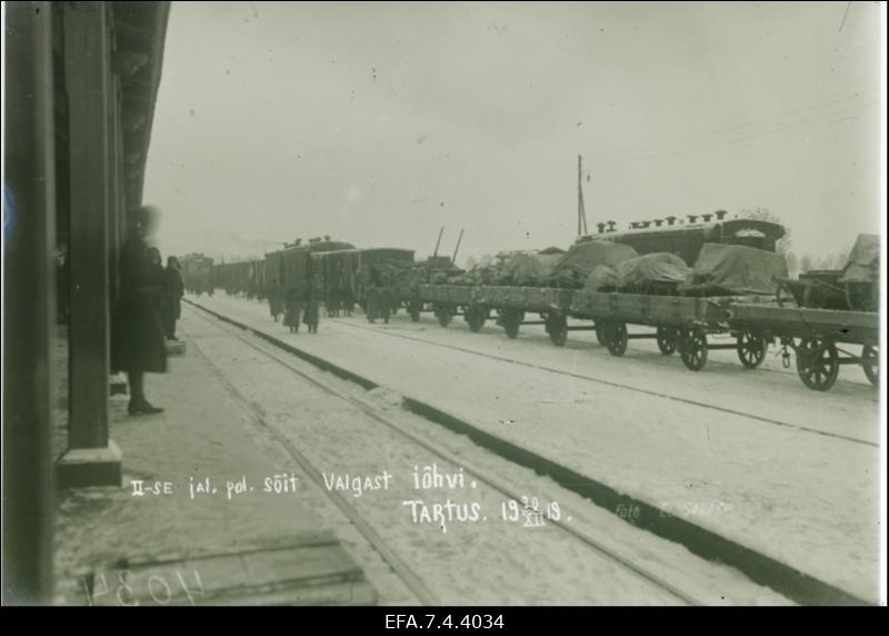 Vabadussõda. 2.Jalaväepolgu rongi vahepeatus teel Valgast Jõhvi.