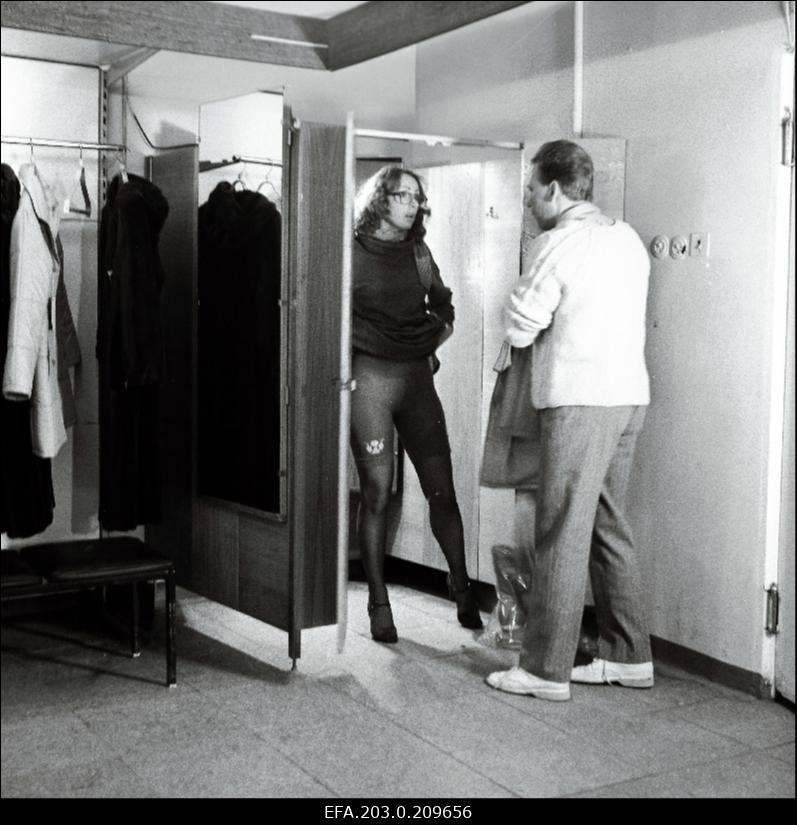 Tallinnfilmi mängufilm "Keskea rõõmud". Helena osas Kaie Mihkelson, Tõnu Looritsa osas Tõnu Kark.