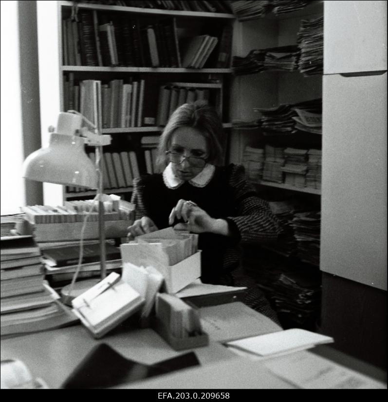 Tallinnfilmi mängufilm "Keskea rõõmud". Helena osas Kaie Mihkelson.