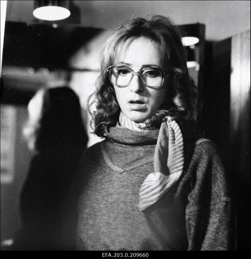 Tallinnfilmi mängufilm "Keskea rõõmud". Helena osas Kaie Mihkelson.