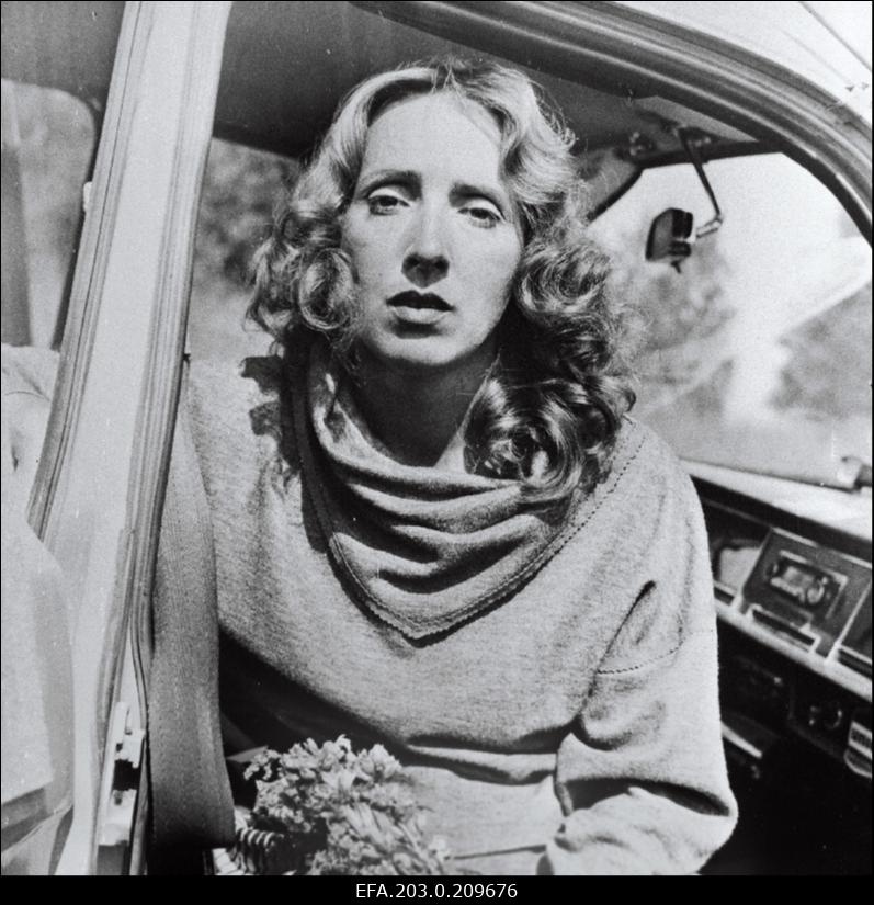 Tallinnfilmi mängufilm "Keskea rõõmud". Helena osas Kaie Mihkelson.