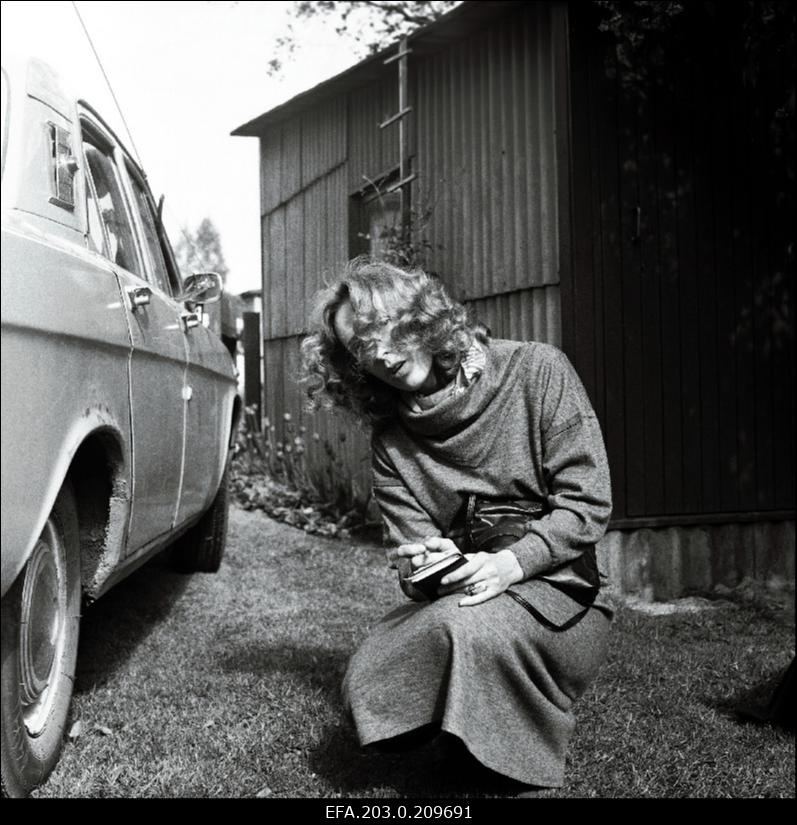 Tallinnfilmi mängufilm "Keskea rõõmud". Helena osas Kaie Mihkelson.