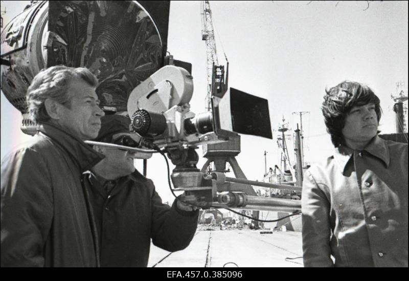 Stuudio "Tallinnfilm" mängufilmi "Punane viiul" võtetel. Vasakul filmi režissöör Kaljo Kiisk.